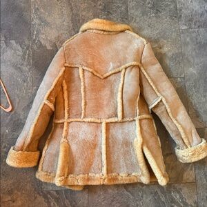 Stunning vintage shearling jacket in pristine condition! No tears, or defects